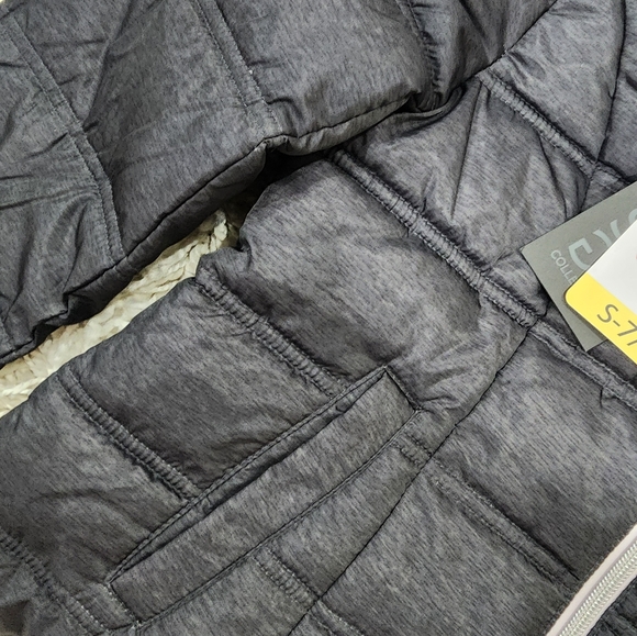 🆕️ 💜 Size 7/8 girls  hooded puffer coat w/ thumb holes - Picture 3 of 5